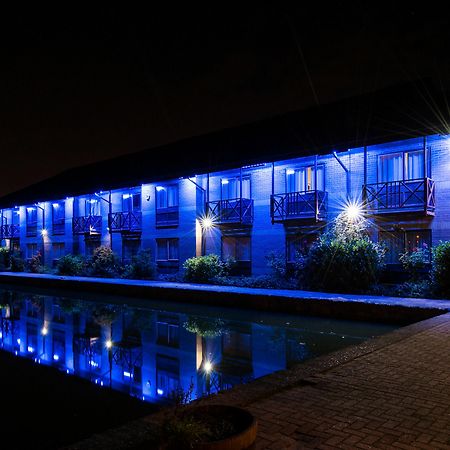 Peartree Lodge Waterside Milton Keynes Exterior photo
